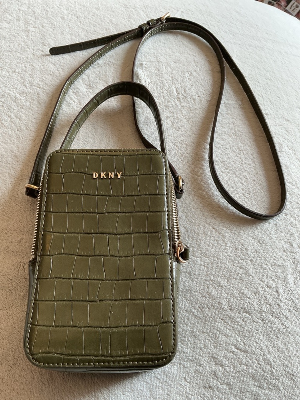 DKNY Stacey NS Phone Crossbody Green Faux Leather Purse Bag Small Rectangle